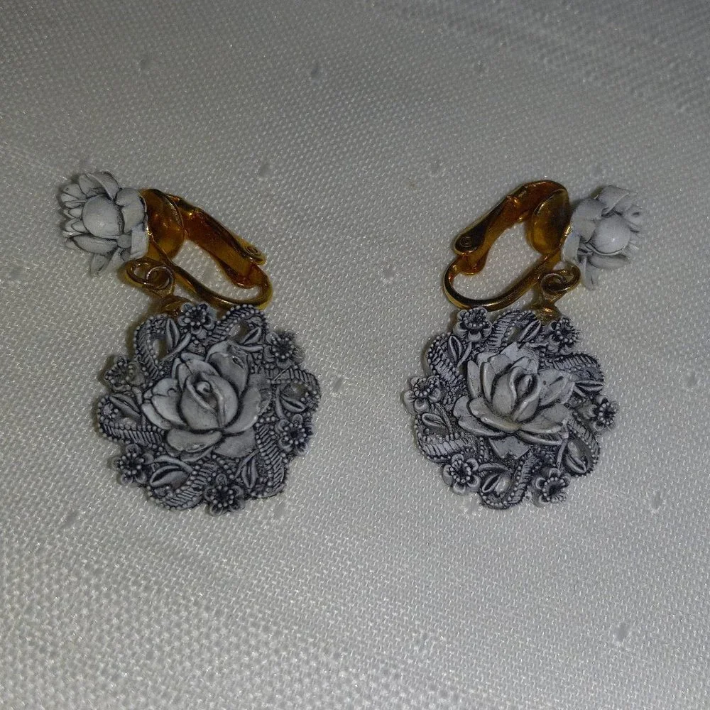 Vintage Black and White Molded Celluloid Flower Earrings - Picture 1 of 6